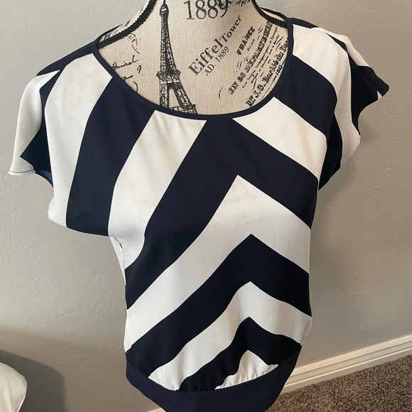 Ann Taylor Blouse - Picture 2 of 9